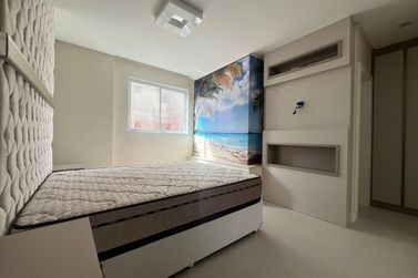 Apartamento &agrave; venda - 141m&sup2; - Meia Praia