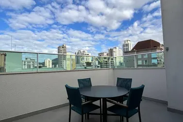 Apartamento para alugar - 258m&sup2; - meia praia