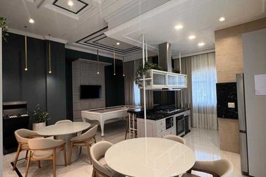 Apartamento &agrave; venda - 110m&sup2; - Meia Praia