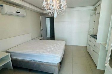 Apartamento para alugar - 225m&sup2; - Centro