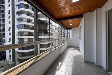 Apartamento &agrave; venda - 151m&sup2; - Centro