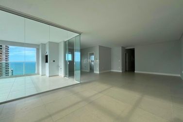 Apartamento &agrave; venda - 160m&sup2; - Meia Praia