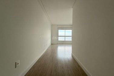Apartamento &agrave; venda - 213m&sup2; - Meia Praia
