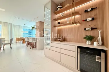 Apartamento &agrave; venda - 160m&sup2; - Meia Praia