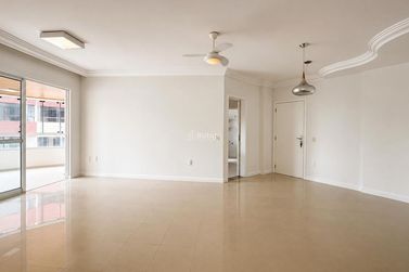 Apartamento &agrave; venda - 126m&sup2; - Centro