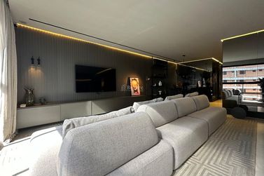 Apartamento &agrave; venda - 128m&sup2; - Meia Praia
