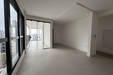 Apartamento &agrave; venda - 136m&sup2; - Meia Praia