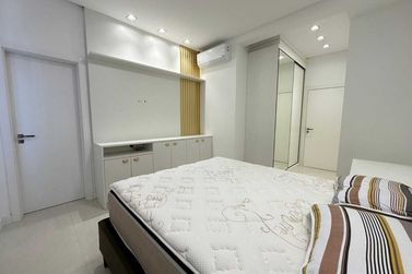 Apartamento &agrave; venda - 151m&sup2; - Meia Praia