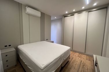 Apartamento &agrave; venda - 134m&sup2; - Meia Praia