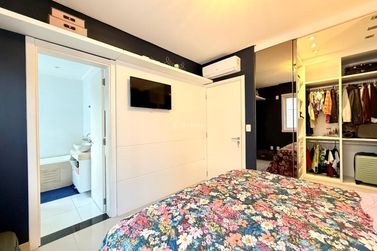 Apartamento &agrave; venda - 121m&sup2; - Meia Praia