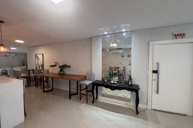 Apartamento &agrave; venda - 95m&sup2; - Meia Praia