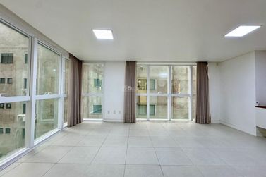 Apartamento &agrave; venda - 138m&sup2; - Centro