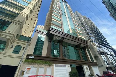 Apartamento &agrave; venda - 182m&sup2; - Meia Praia