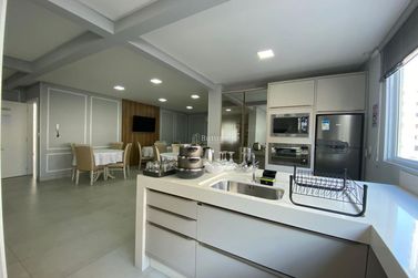 Apartamento &agrave; venda - 130m&sup2; - Meia Praia