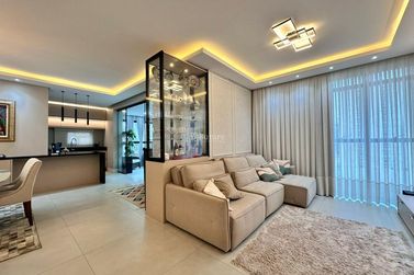 Apartamento &agrave; venda - 165m&sup2; - Meia Praia