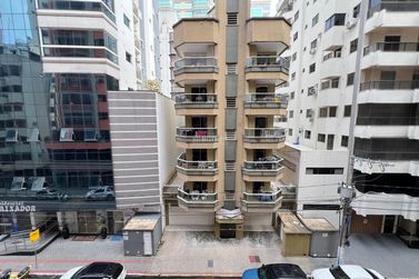 Apartamento &agrave; venda - 146m&sup2; - Meia Praia
