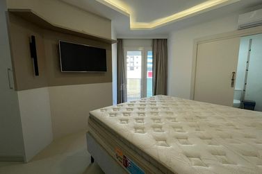 Apartamento &agrave; venda - 225m&sup2; - Meia Praia