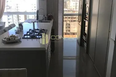 Apartamento &agrave; venda - 135m&sup2; - Meia Praia