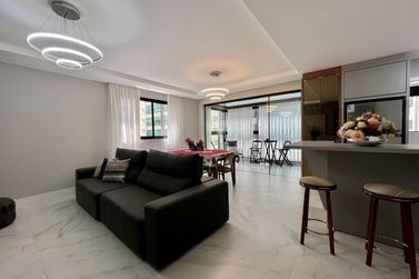Apartamento &agrave; venda - 118m&sup2; - Meia Praia