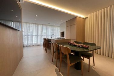 Apartamento &agrave; venda - 130m&sup2; - Meia Praia