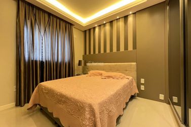 Apartamento &agrave; venda - 148m&sup2; - Meia Praia