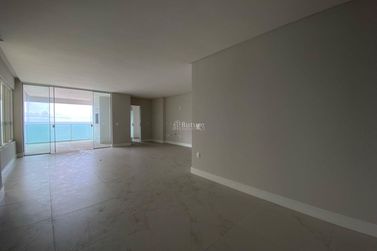 Apartamento &agrave; venda - 157m&sup2; - Meia Praia