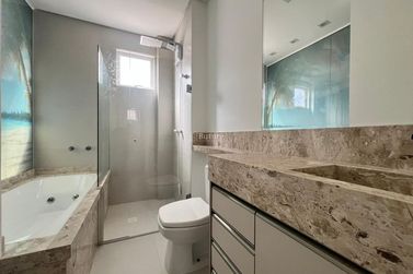 Apartamento &agrave; venda - 141m&sup2; - Meia Praia