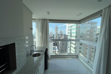 Apartamento &agrave; venda - 145m&sup2; - Meia Praia