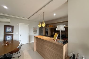 Apartamento &agrave; venda - 98000m&sup2; - Meia Praia