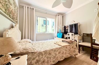 Apartamento &agrave; venda - 176m&sup2; - Meia Praia