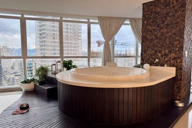 Apartamento &agrave; venda - 476m&sup2; - Meia Praia