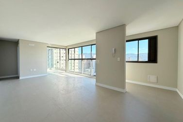Apartamento &agrave; venda - 85m&sup2; - Meia Praia