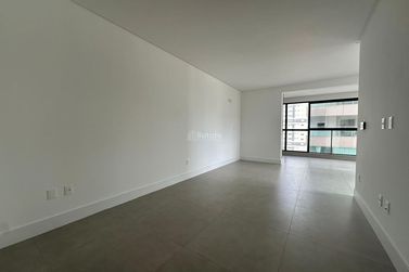 Apartamento &agrave; venda - 177m&sup2; - Meia Praia
