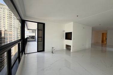 Apartamento &agrave; venda - 206m&sup2; - Meia Praia