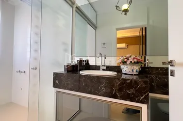 Apartamento &agrave; venda - 181m&sup2; - Meia Praia