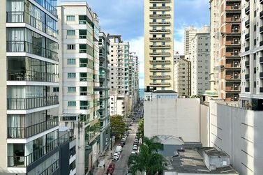 Apartamento &agrave; venda - 118m&sup2; - Meia Praia