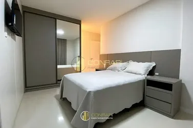 Apartamento &agrave; venda - 143m&sup2; - Meia Praia