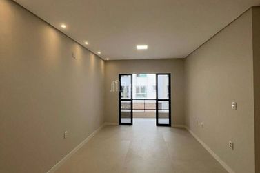 Apartamento &agrave; venda - 125m&sup2; - Meia Praia