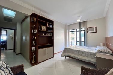 Apartamento &agrave; venda - 170m&sup2; - Meia Praia