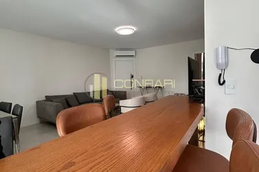 Apartamento para alugar - 132m&sup2; - Meia praia