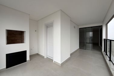 Apartamento &agrave; venda - 136m&sup2; - Meia Praia