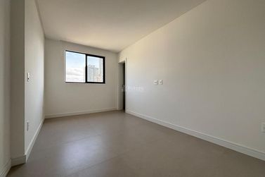 Apartamento &agrave; venda - 130m&sup2; - Meia Praia