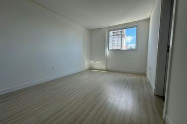 Apartamento &agrave; venda - 130m&sup2; - Meia Praia