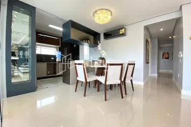 Apartamento &agrave; venda - 145m&sup2; - Meia Praia