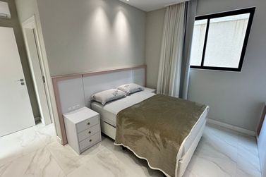 Apartamento &agrave; venda - 95m&sup2; - Meia Praia