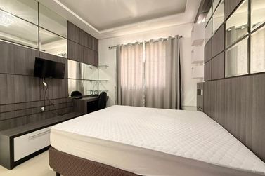 Apartamento &agrave; venda - 198m&sup2; - Meia Praia