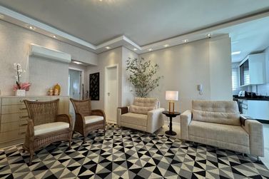 Apartamento &agrave; venda - 180m&sup2; - Meia Praia