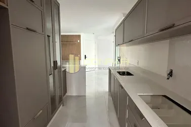 Apartamento &agrave; venda - 163m&sup2; - meia praia