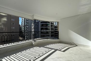 Apartamento &agrave; venda - 185m&sup2; - Meia Praia