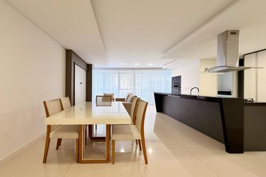 Apartamento &agrave; venda - 220m&sup2; - Meia Praia